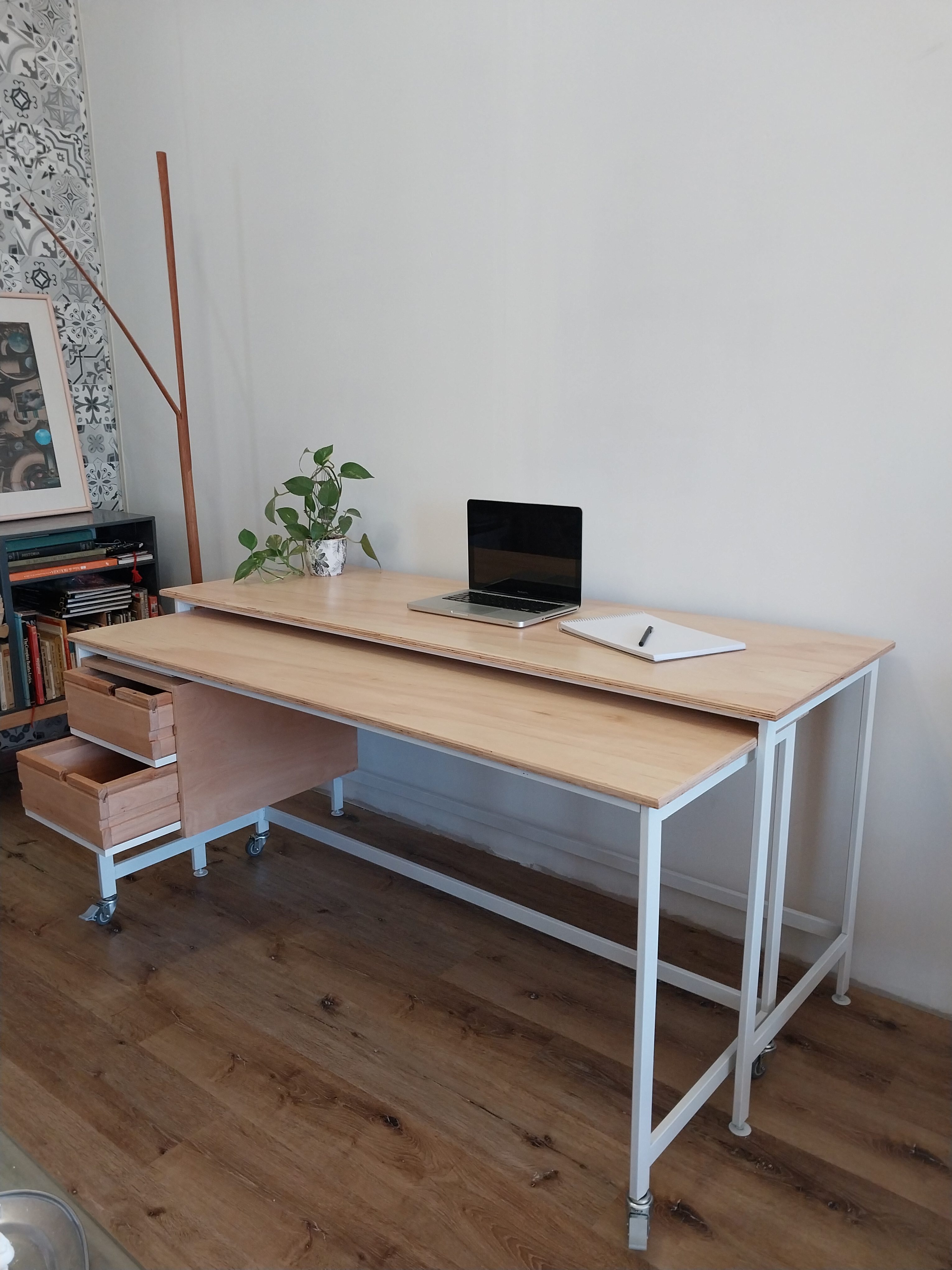 Escritorio en hierro y madera. Estudio Gé, Montevideo, Ciudad de la costa