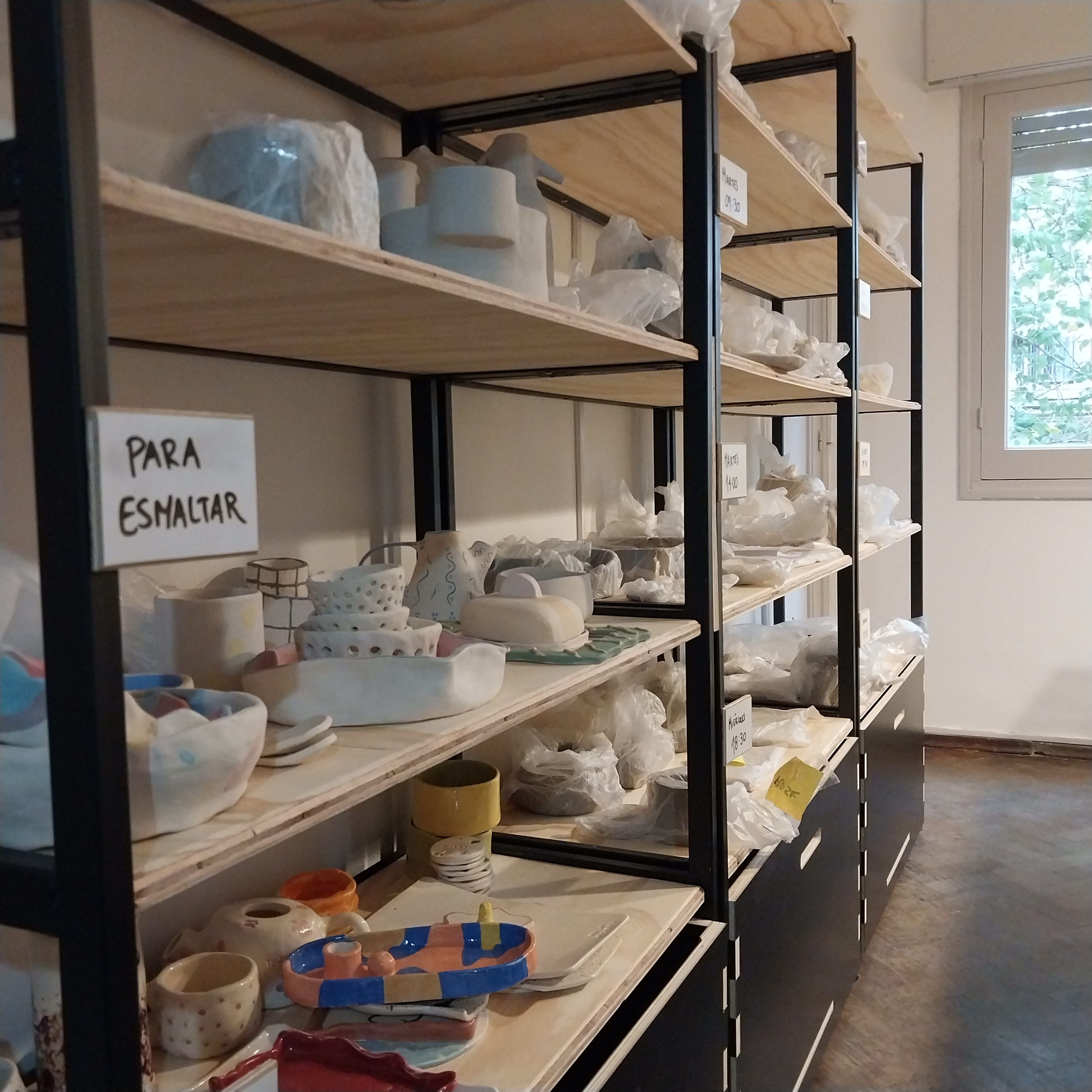 Estanterias en hierro y madera. Estudio Gé, Montevideo, Ciudad de la costa