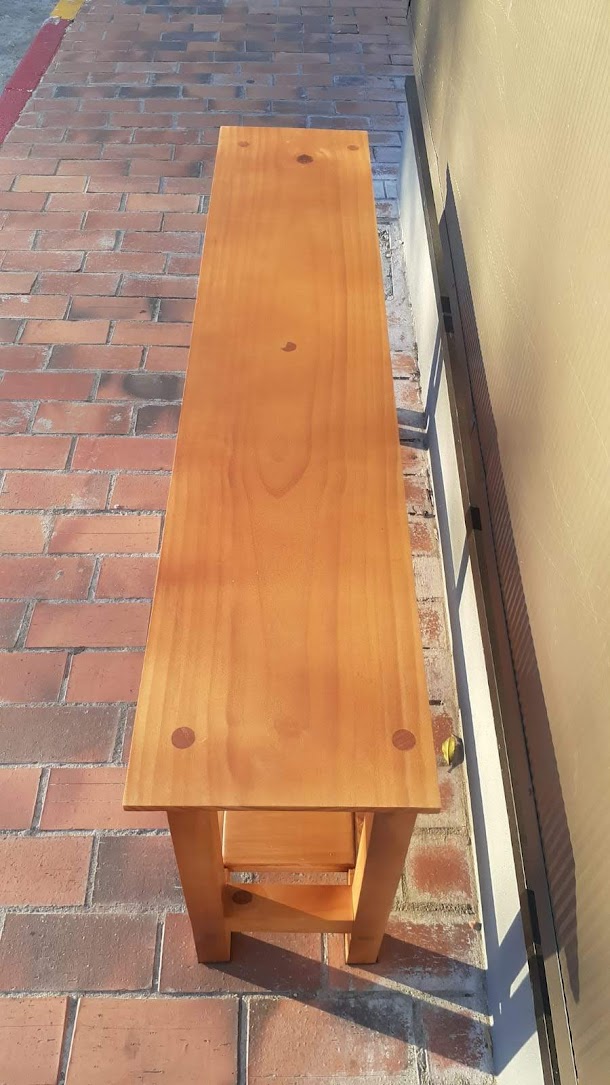Mesa despojador en madera. Estudio Gé, Montevideo, Ciudad de la costa