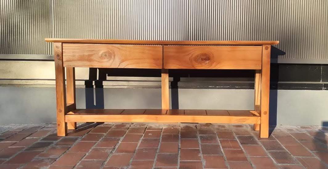 Mesa despojador en madera. Estudio Gé, Montevideo, Ciudad de la costa