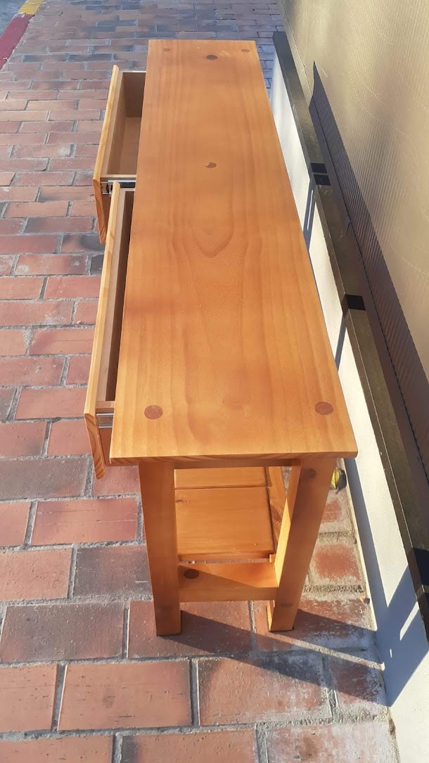 Mesa despojador en madera. Estudio Gé, Montevideo, Ciudad de la costa