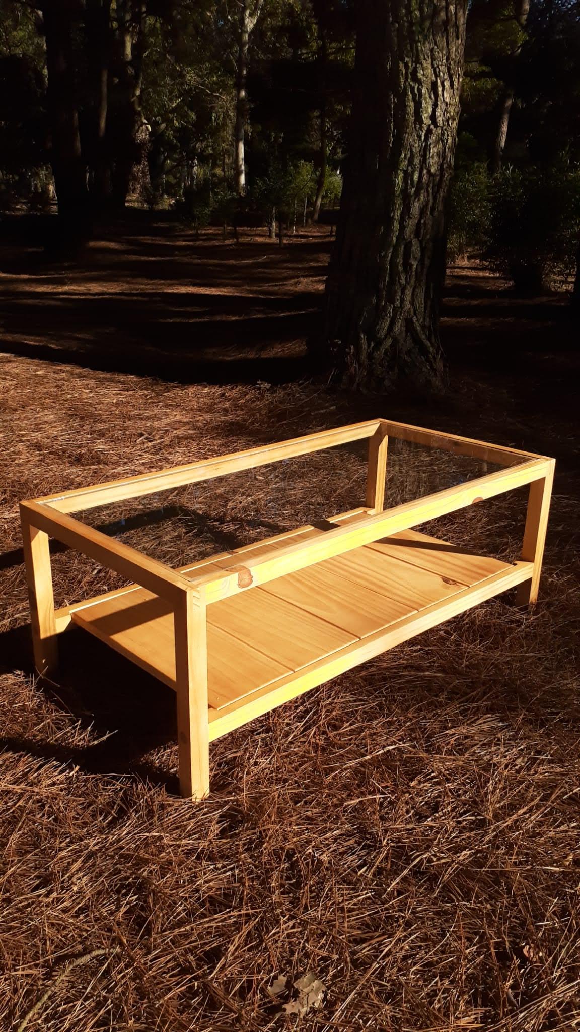Mesa en madera. Estudio Gé, Montevideo, Ciudad de la costa