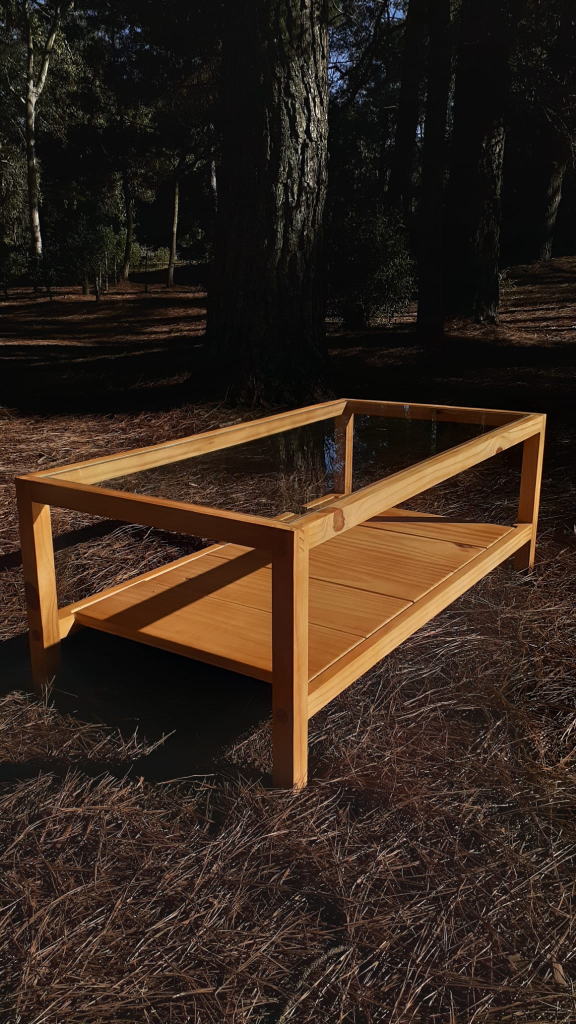 Mesa en madera. Estudio Gé, Montevideo, Ciudad de la costa