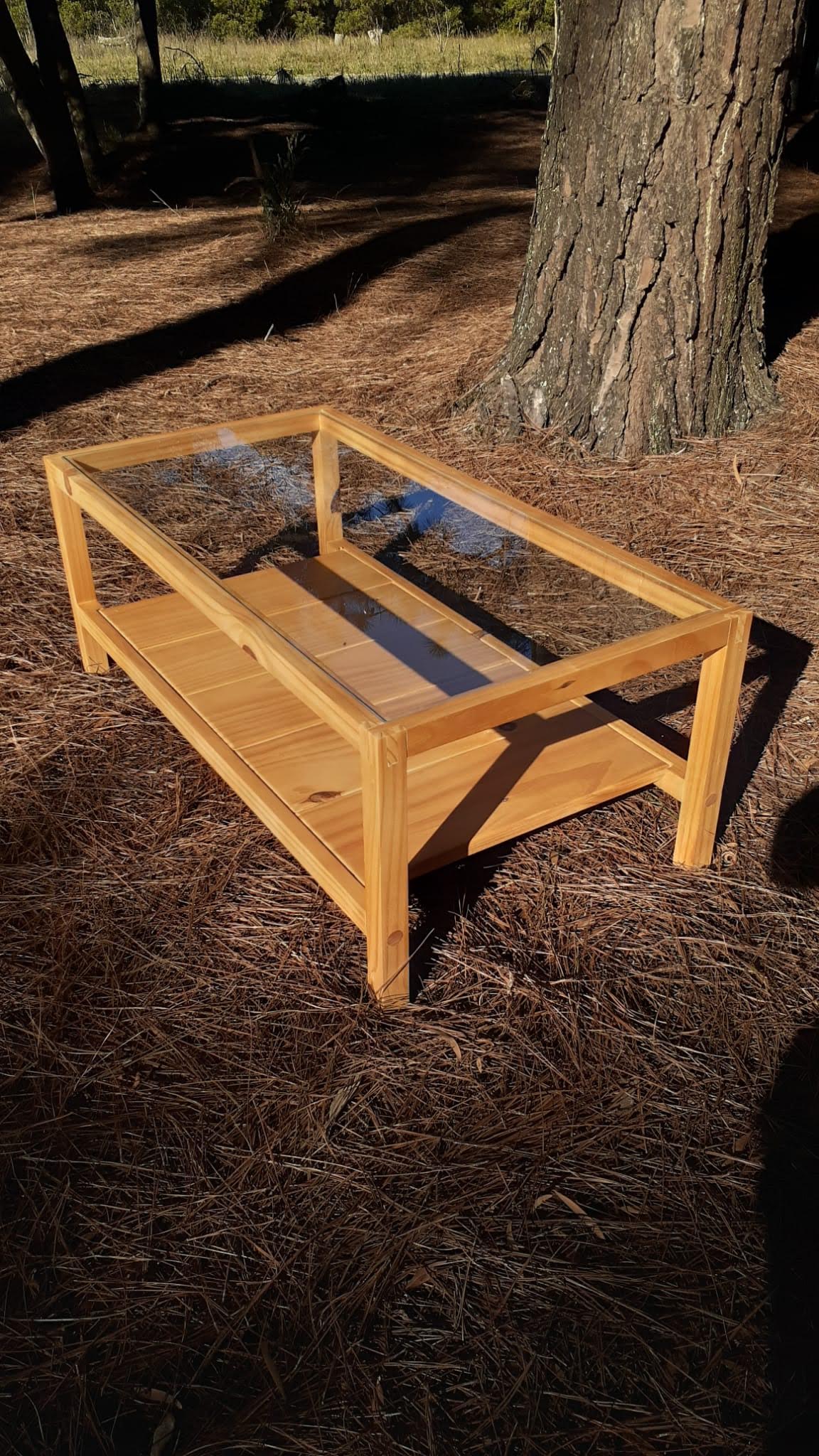 Mesa en madera. Estudio Gé, Montevideo, Ciudad de la costa