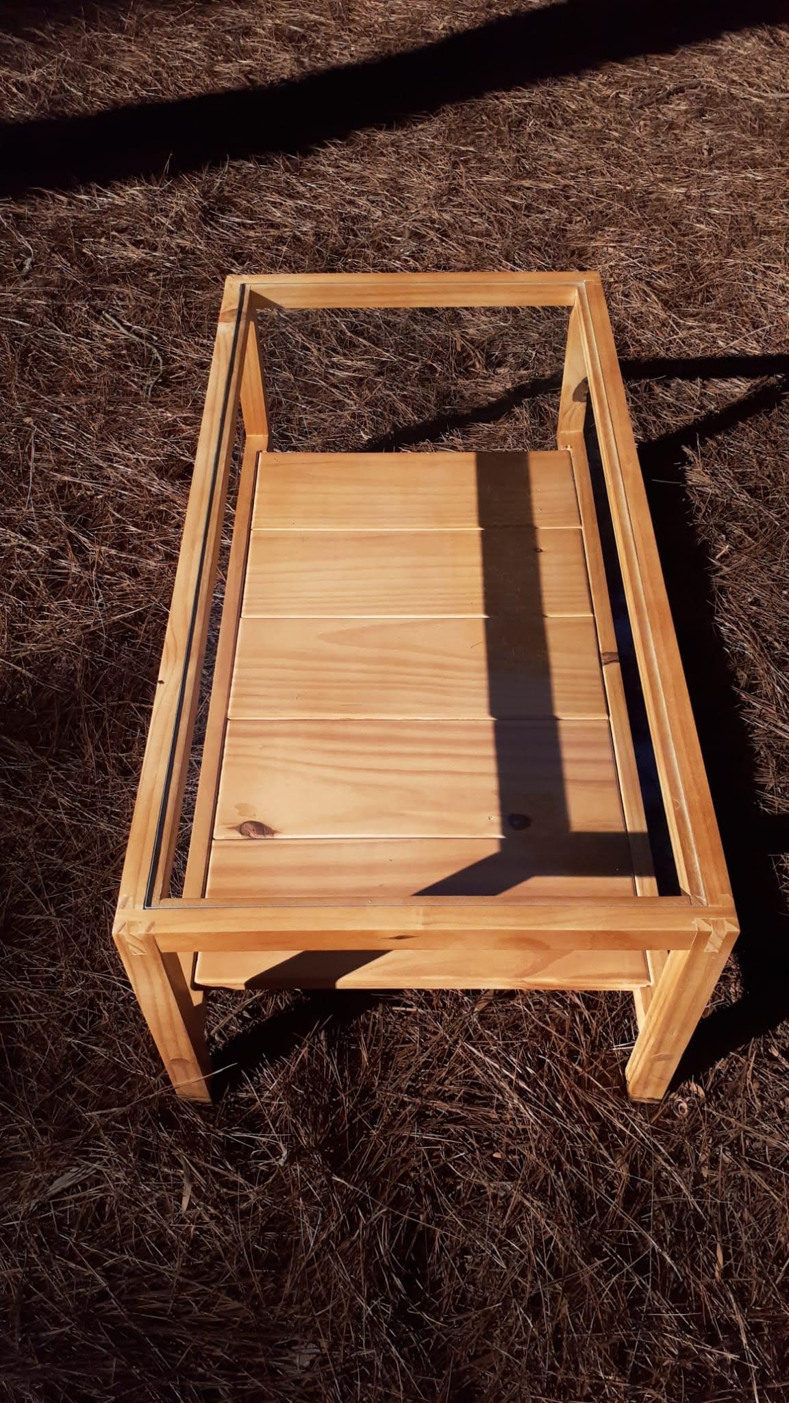 Mesa en madera. Estudio Gé, Montevideo, Ciudad de la costa