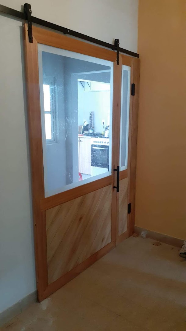 Puerta de granero. Estudio Gé, Montevideo, Ciudad de la costa
