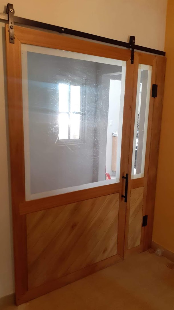 Puerta de granero. Estudio Gé, Montevideo, Ciudad de la costa