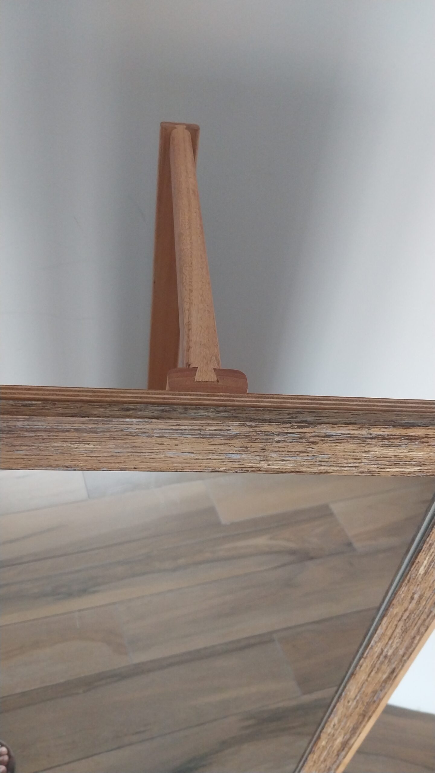 Despojador en madera. Estudio Gé, Montevideo, Ciudad de la costa
